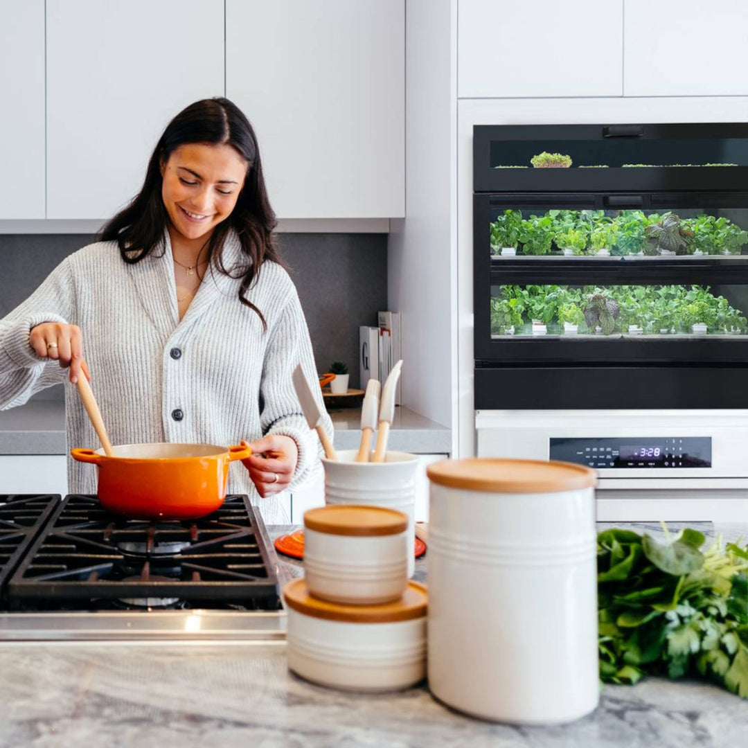 Raumgarten_woman_cooking_2000x2000px.jpg__PID:fffd856f-0b3b-4ab8-8364-be14d5814df4